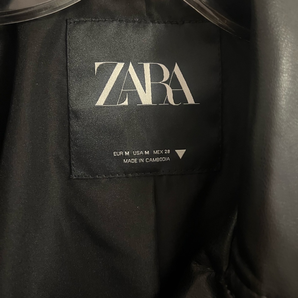 Zara Women's Sleek Black Leather Biker Jacket - Picture 4 of 4